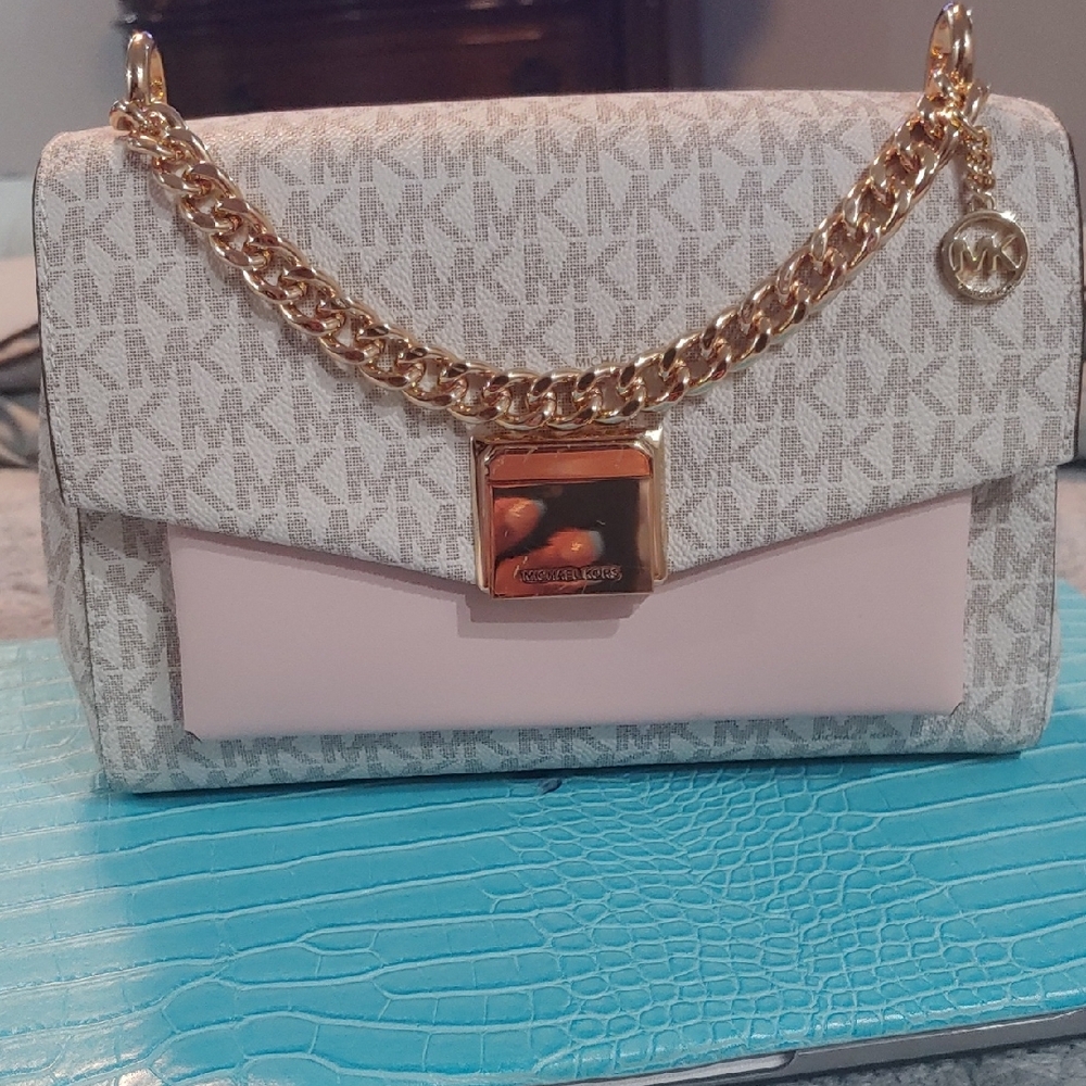 Michael Kors Cream and Gold Shoulder Bag with Chain Strap